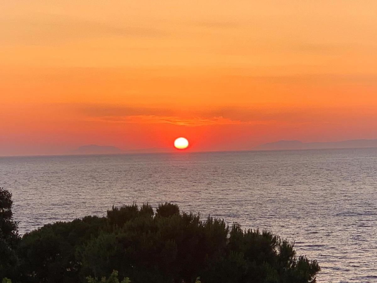 Albeca Boutique Hotel - Relais De Charme Sul Mare กัสเตลลาบาเต ภายนอก รูปภาพ