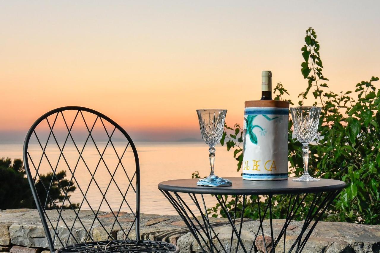 Albeca Boutique Hotel - Relais De Charme Sul Mare กัสเตลลาบาเต ภายนอก รูปภาพ
