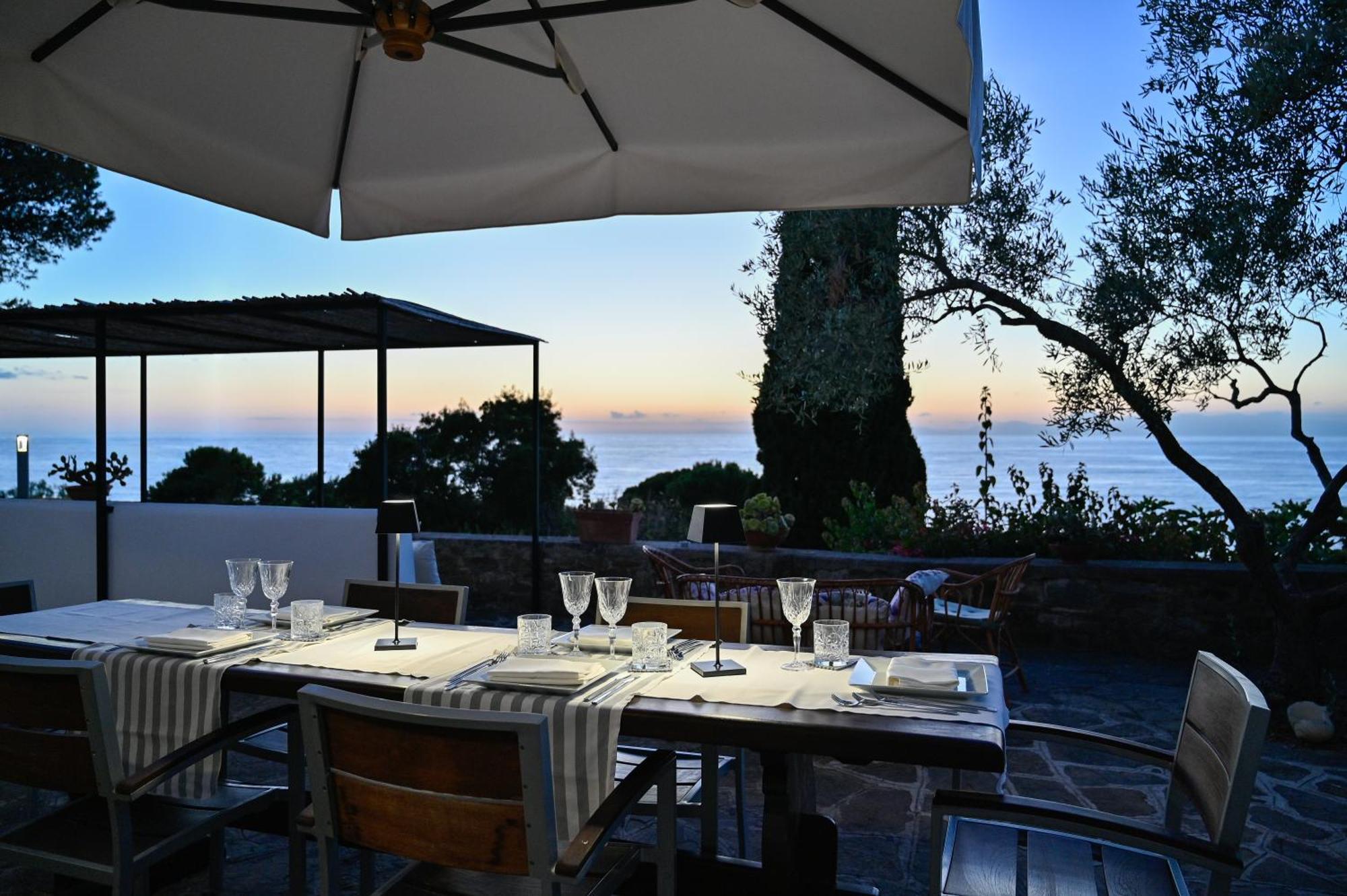 Albeca Boutique Hotel - Relais De Charme Sul Mare กัสเตลลาบาเต ภายนอก รูปภาพ