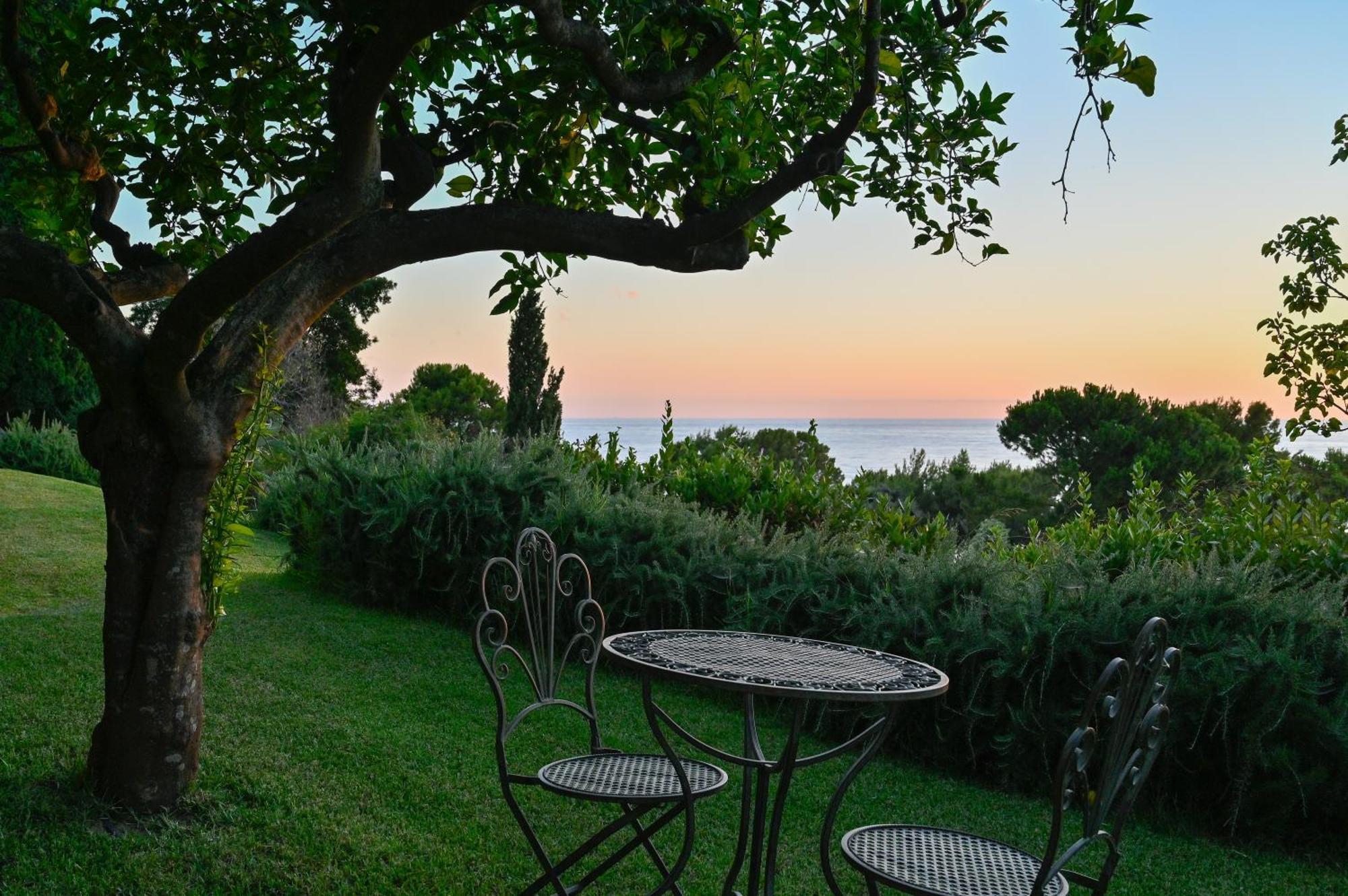 Albeca Boutique Hotel - Relais De Charme Sul Mare กัสเตลลาบาเต ภายนอก รูปภาพ